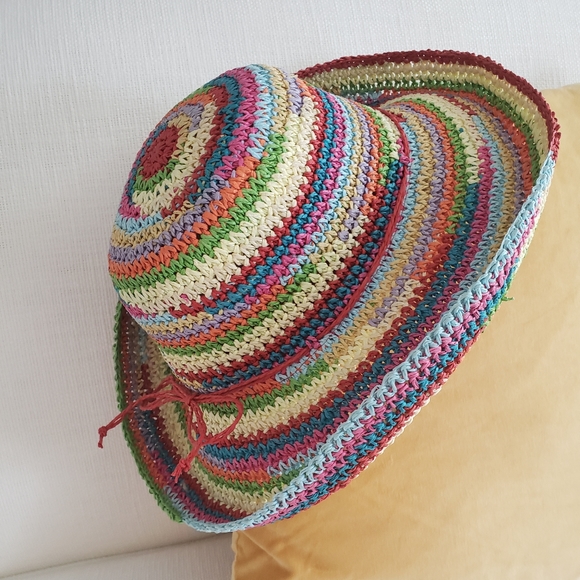 Accessories - Colorful straw hat